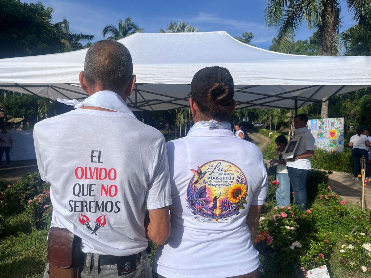 MAPPOEA's tweet photo. #Antioquia 

En el corregimiento de Jardín, Cáceres, acompañamos el encuentro “La luz que alumbra la búsqueda de nuestros seres desaparecidos”, convocado por las asociaciones de víctimas ADMUCAJEVI y ASOVICARES.

Junto a asociaciones de víctimas, personerías de Tarazá y Cáceres y @CICR_co, resaltamos la importancia de acompañar a las víctimas y de garantizar el acceso a la verdad, la justicia y la memoria histórica.

En este espacio, reconocimos la labor de las mujeres buscadoras, quienes con su persistencia mantienen encendida la luz de la búsqueda y contribuyen a que sus seres queridos no sean olvidados🕯️
