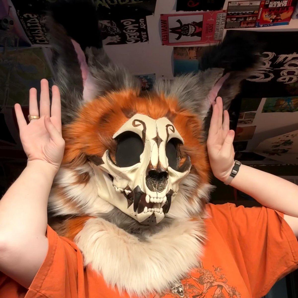 FluffyForgek's tweet photo. Cedarwood the Undead Lynx 🖤 My little side project is finally finished. He was honestly such a pain to make (skull bases really hate me 😿), but I’m so happy with how pretty he turned out!
#furry #fursuit #skullfursuit #fursuitcommissionsopen #fursuitmaker https://t.co/QoAi7ZYyZX