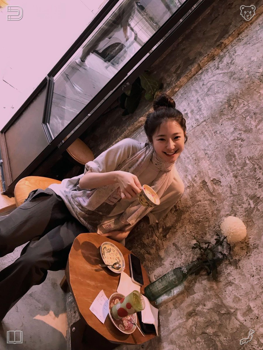 YN_unice125's tweet photo. Positioning herself before a Madonna poster, she struck a pose—one hand resting on her hip while the other clutched her phone. When Jax volunteered to snap the picture, Lola passed him her device with a bright smile. 🐠Chilling the Berries The berries have been divided into por https://t.co/EDv7C464Vn