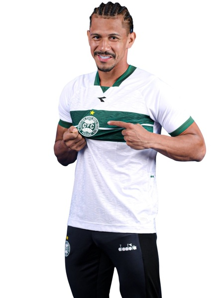 venecasagrande's tweet photo. Fernando Sobral é do Sport. Contrato até dezembro de 2028. O Leão vai pagar um valor ao Cuiabá para ter o jogador em definitivo. Ele estava emprestado ao Coritiba, que topou liberá-lo para ele ser vendido pelo Cuiabá ao Sport. https://t.co/14YXCf7uzf