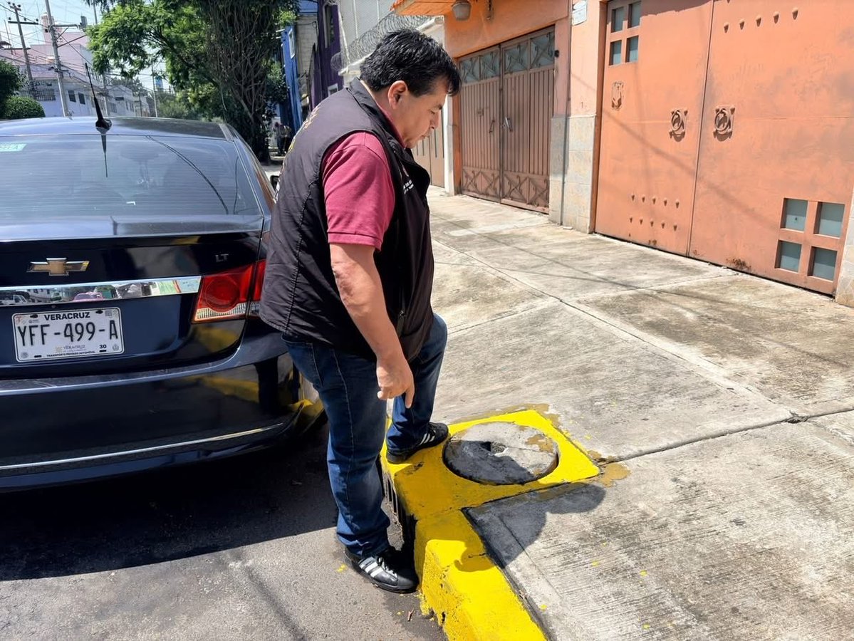 evelyn_parraA's tweet photo. #MegaTequioEnBalbuena

En la colonia Zaragoza 2, trabajamos en territorio con balizamiento, retiro de enseres, poda de árboles y atención a luminarias.

Seguimos transformando nuestras calles con trabajo cercano y resultados que se sienten.🤝🏽🧹🌳💡

#VCarranza #EvelynParra #LaEnergíaQueTransforma