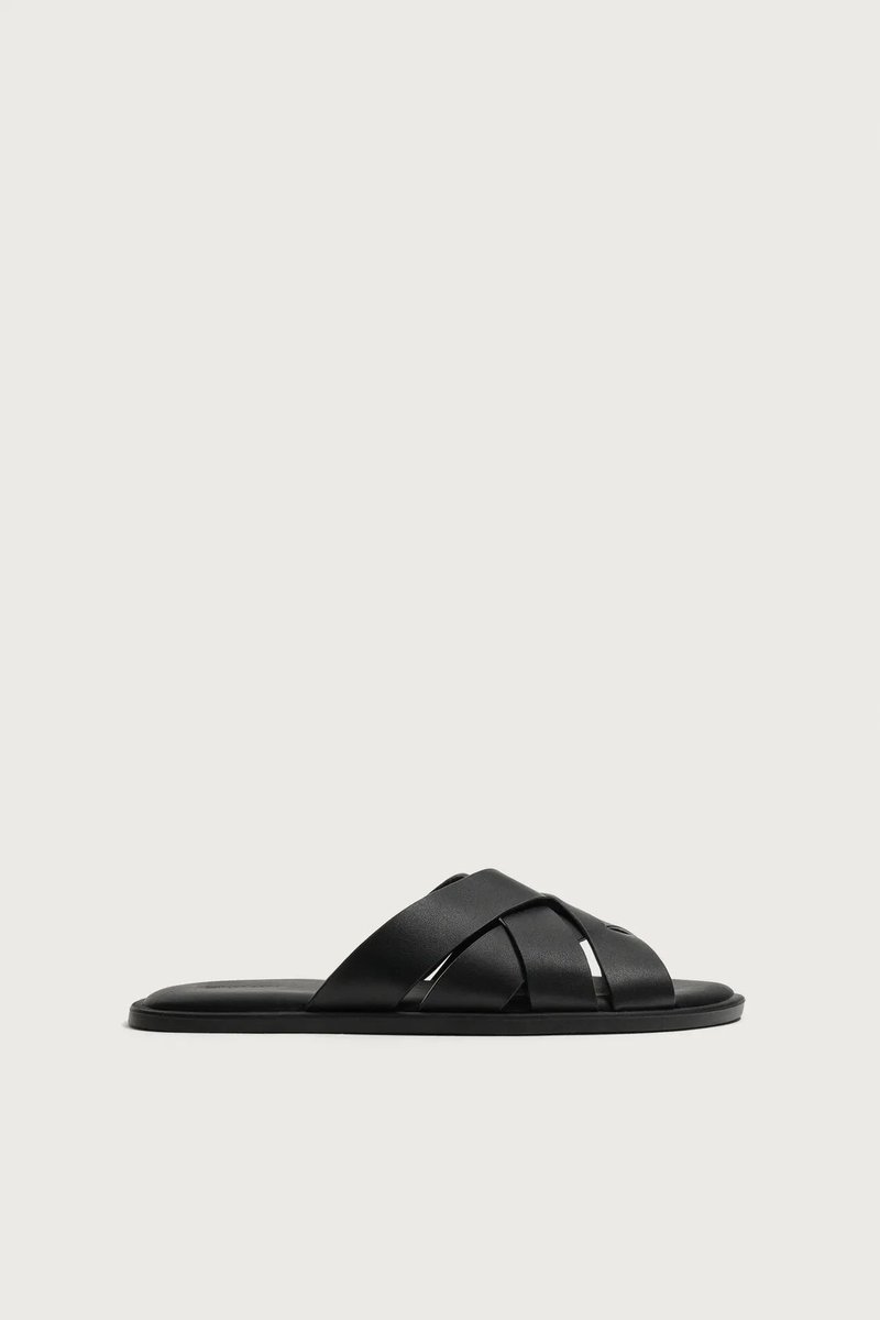 AUS_CLOSET's tweet photo. Please Repost🙏

ZARA 
Strappy men’s sandals https://t.co/BVN7rfwxiH