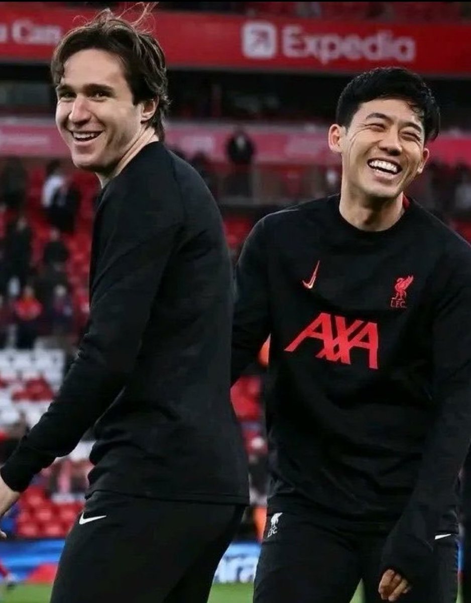 Ola_LFC's tweet photo. Chiesa can be left out of the Champions League squad but ENDO?!
Na na na, what has my man ENDO done to deserve that?
😫

#LFC https://t.co/Xxs3JXmUR7