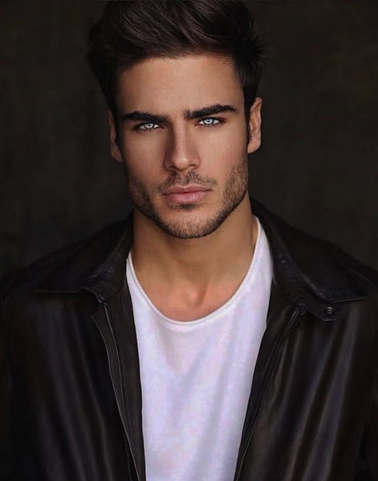 Roselyn_reads's tweet photo. [2/2] 2. Yes, H. D. follows model Jorge del Rio Romero, but she confirmed in a TikTok video comment section that Jorge is not cast in the movie either.

— • #booktwt https://t.co/g3MesCipCW