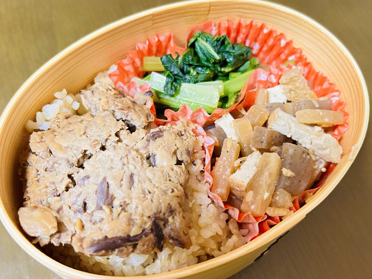 udlbb's tweet photo. お弁当

ぶりの照り焼きそぼろ
こんにゃくと大根、厚揚げのきんぴら
小松菜のお浸し
玄米ご飯

#お弁当 #お昼ごはん #料理好きな人と繋がりたい #お弁当写真 #お弁当作りを楽しもう https://t.co/S5PnGMGmyS