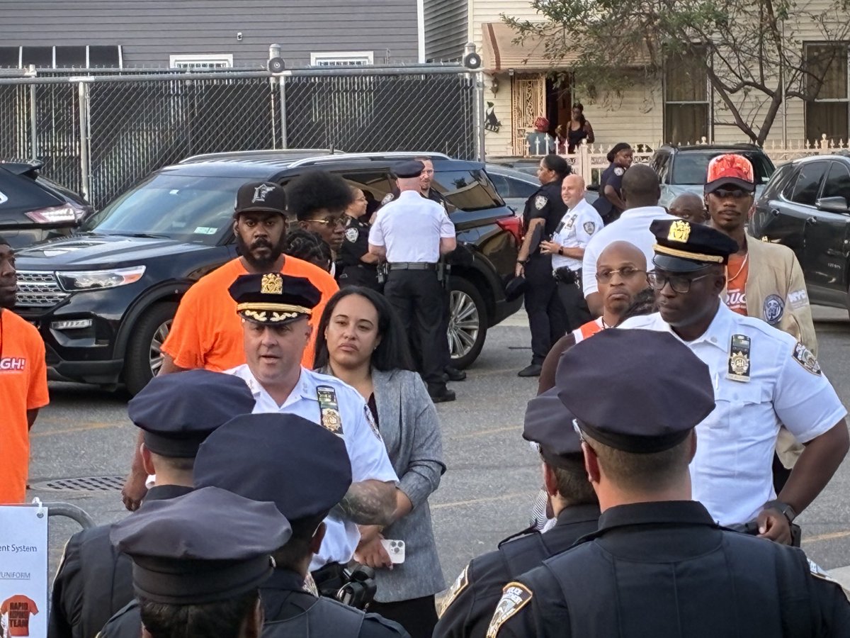 NYPD67Pct's tweet photo. First roll call is officially in the books! We’re teaming up with different CMS groups and local elected officials for a dedicated Labor Day weekend detail. Ready to hit the ground running and serve our neighborhood. We are working to keep our community safe and supported. https://t.co/AtUBjjWERY