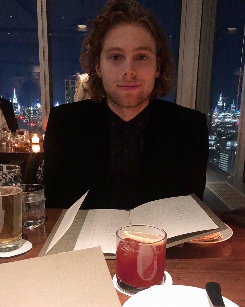 starryvalentine's tweet photo. i can never take this picture of luke seriously cuz he always reminds me of this alcoholic ass horse https://t.co/bCxgFGUalY
