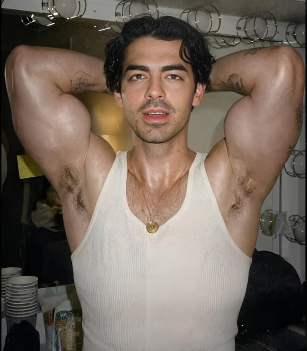 gladyzbabe's tweet photo. Joe ........................................... Jonas https://t.co/FjowmCXhcv