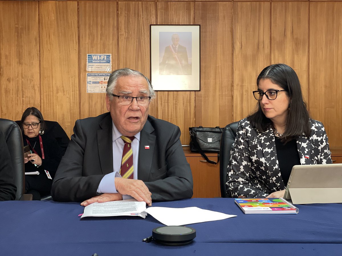 MinagriCL's tweet photo. 📡🌱 Conectividad digital para un mundo rural con más oportunidades.

Hoy, el ministro de Agricultura, Jaime Campos, junto a la subsecretaria de @subtel_chile, Romina Garrido; el Coordinador residente de @ONUChile, Christian Salazar y la Embajadora de @UEenChile, Claudia Gintersdorfer, participaron en el Comité Directivo de Comunidades Conectadas, iniciativa que busca reducir la brecha digital rural y acercar nuevas herramientas y servicios a los territorios rurales. 

La ampliación del programa hasta 2028 permitirá seguir avanzando en Ñuble y La Araucanía y proyectar este modelo hacia más zonas rurales de Chile 🇨🇱