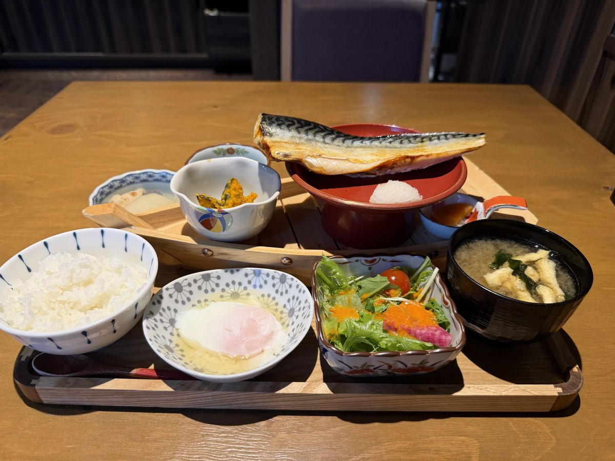 hechibouzu's tweet photo. 2日間の朝食
ビジネスホテルにしては質の高い朝定食 https://t.co/6HsMbL70iJ