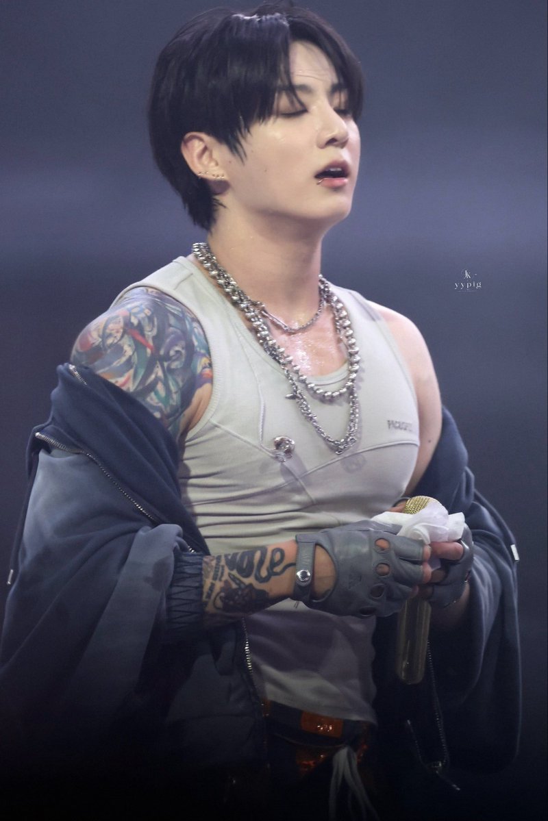 jungkookmaxxing's tweet photo. these might be the best fawking pics i’ve ever seen in my entire life ……………… https://t.co/3SpwutQcNm