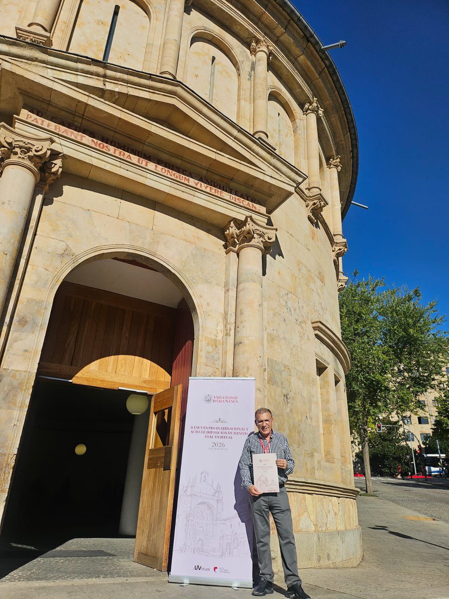RoyBarreras's tweet photo. Hoy en la conferencia para graduados de la Maestría en Literatura creativa de la Universidad de Salamanca fundada hace 800 años: La felicidad y la literatura , sinónimos! Y parte de la receta de esa felicidad escribió Ovidio el poeta romano hace 2.000 años es “evitar la política y la altiva mansión del poderoso.