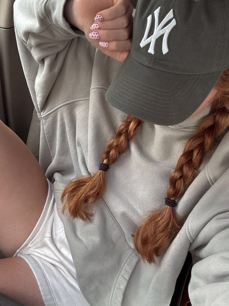 pipesonstage's tweet photo. boyfriends hat (and braids!!) https://t.co/yywMj0cOu6