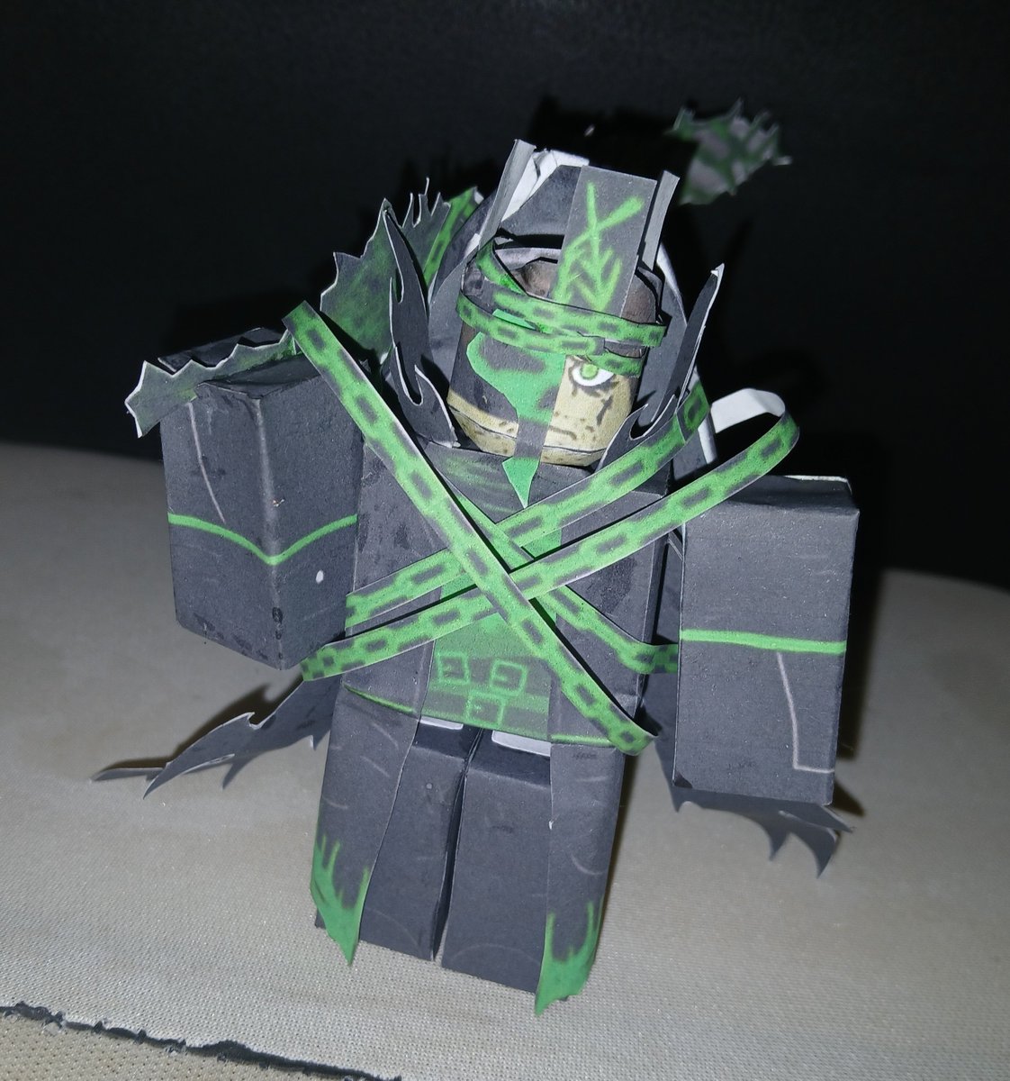 ZynXquazar's tweet photo. I have a collection of Forsaken papercrafts (and some others) that I've been making and that have already been completed, so later I'll post them here on Twitter because I had problems with Pinterest

✅️🧐

Here are some photos of the assembled papercrafts 

#forsaken https://t.co/Aj3ojWs1bB