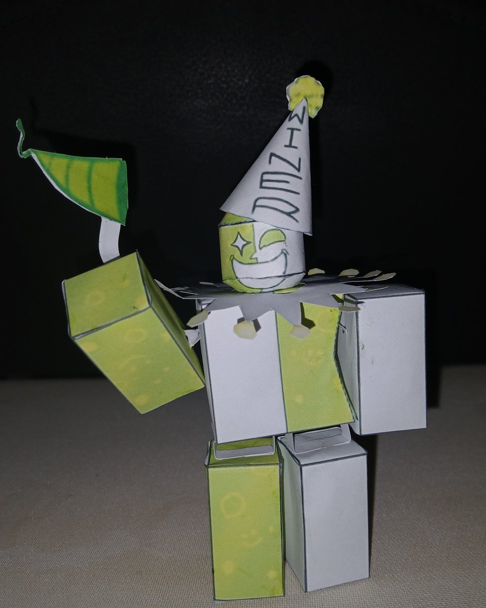 ZynXquazar's tweet photo. I have a collection of Forsaken papercrafts (and some others) that I've been making and that have already been completed, so later I'll post them here on Twitter because I had problems with Pinterest

✅️🧐

Here are some photos of the assembled papercrafts 

#forsaken https://t.co/Aj3ojWs1bB