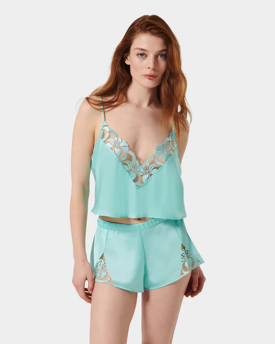 poshboymedia's tweet photo. Made with dense satin, giving a luxurious feel to our collection of women’s nightwear. https://t.co/LUVdfhs1oj
#lingerie #ladiesfashion #poshboymedia https://t.co/S8K06hdGu4