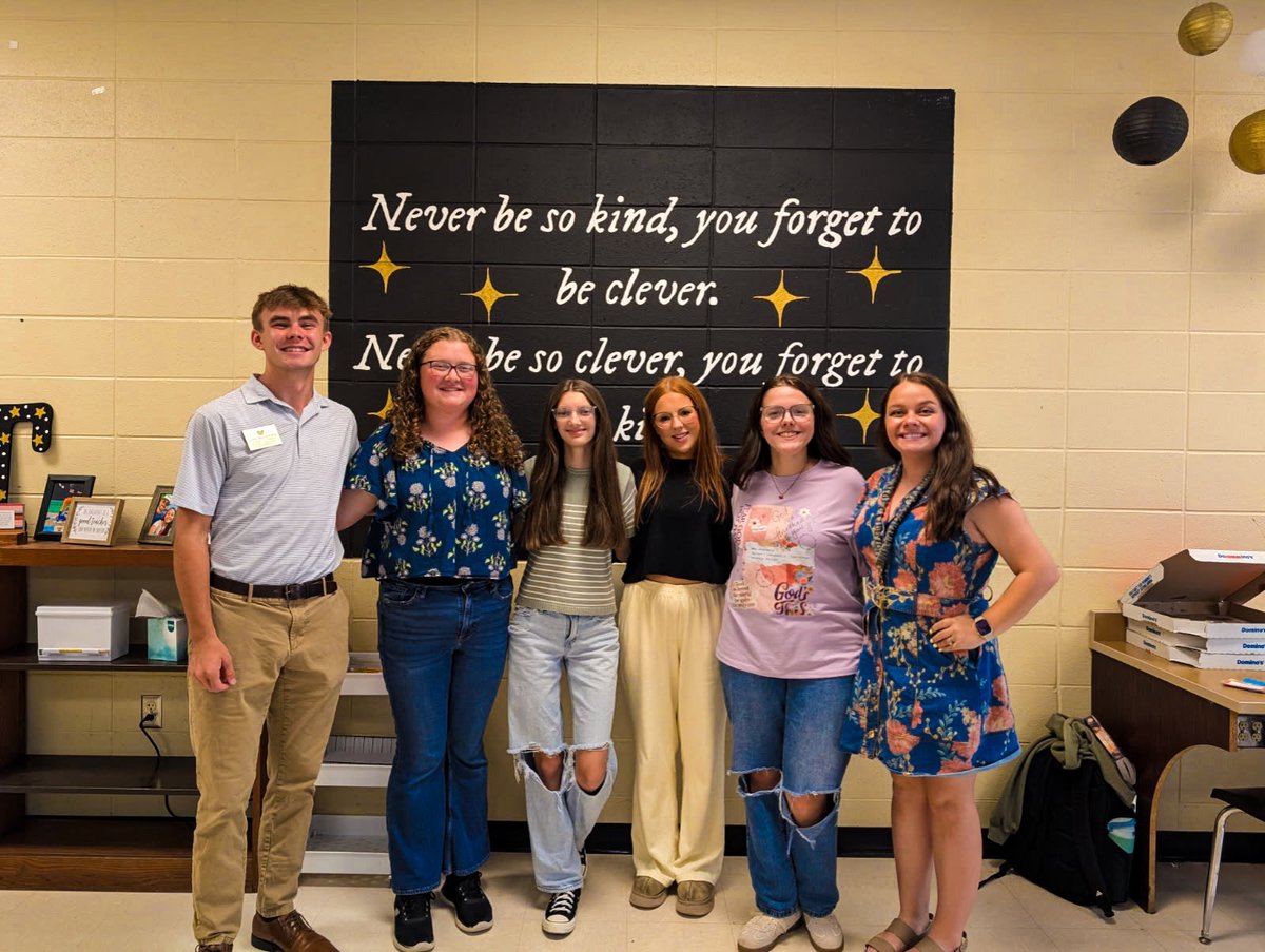 LTuckerTeaches's tweet photo. First Key Club meeting of the year for Pell City High School! Proud of these officers for their leadership at each station. #WeArePC #OnePellC1ty https://t.co/EmhgRpf3GP