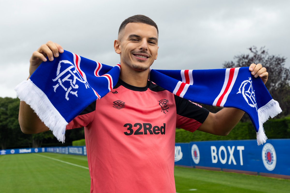 RangersFC's tweet photo. 🧣 The scarf picture.

💙 It’s official. https://t.co/FDtu5m0eAM