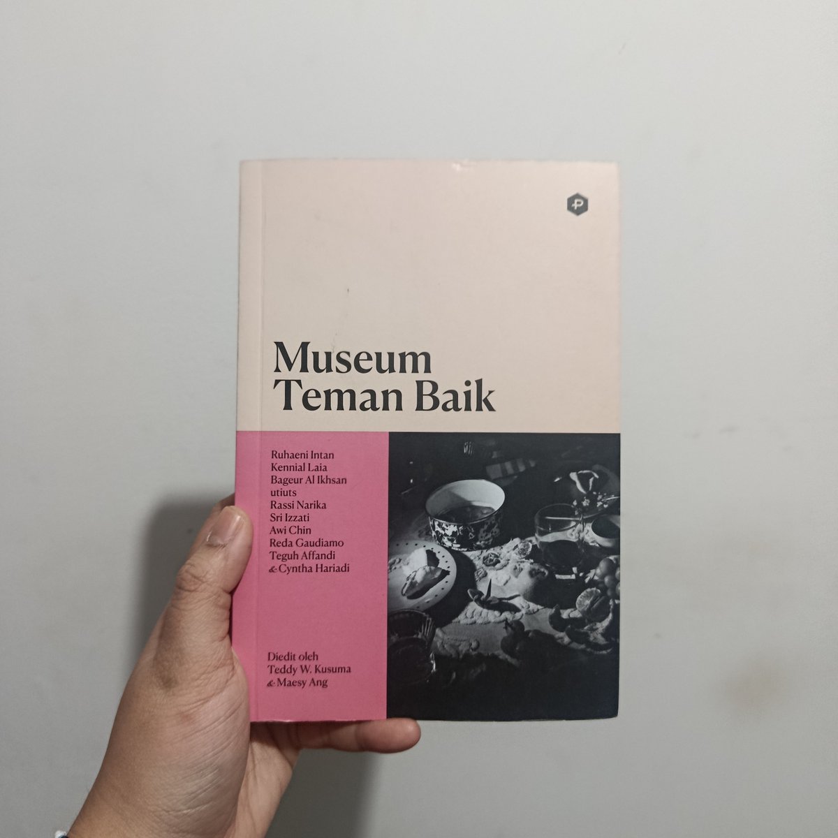gavitwt's tweet photo. @katakataran @basebuku saya ada nih. 
65k aja bisa 🍊 tapi gak bisa free ongkir :-( pengiriman dari jakpus yaaaa!! https://t.co/syQqbNOF5o