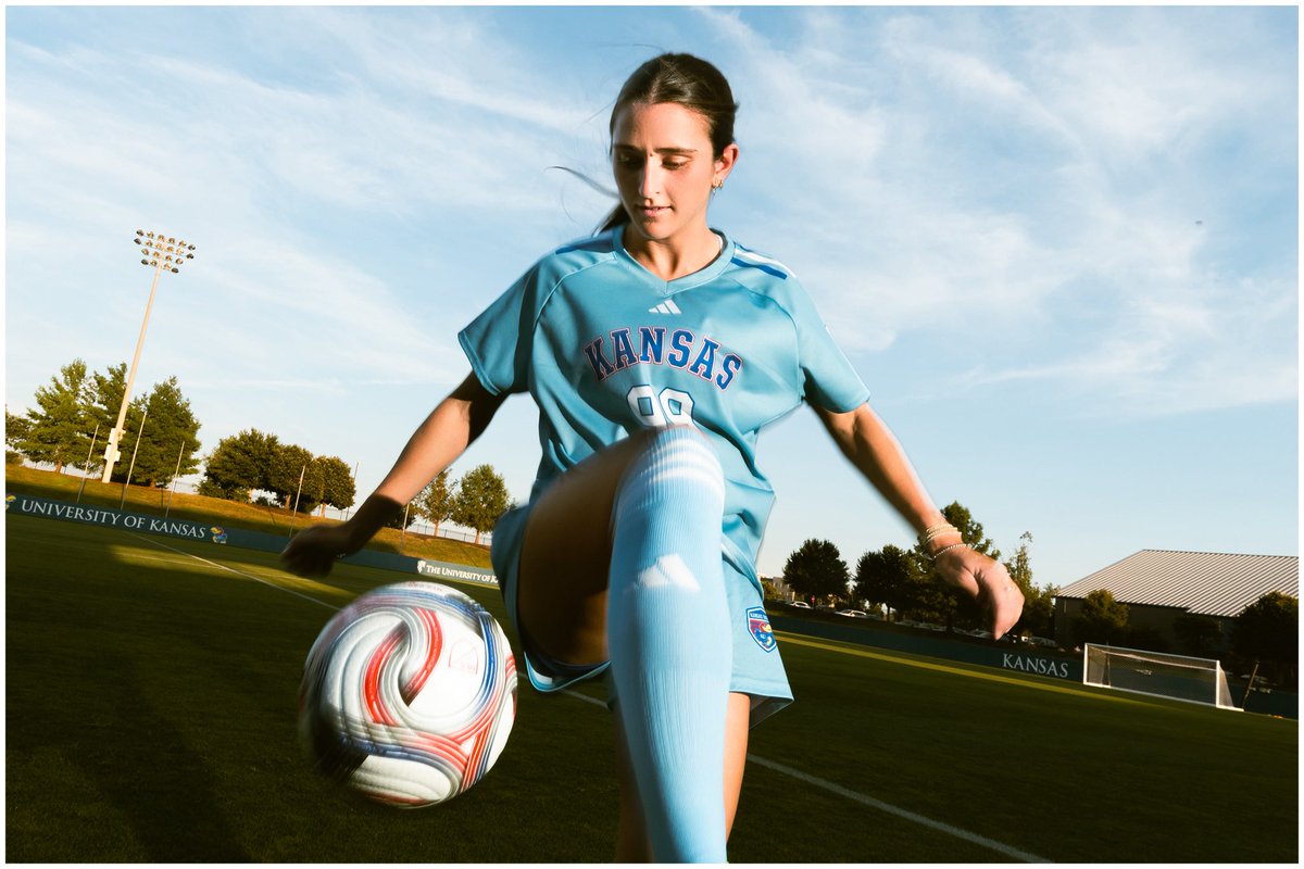 KUWSoccer's tweet photo. The details. 

#RockChalk x XRP https://t.co/KsRA5TJOP1