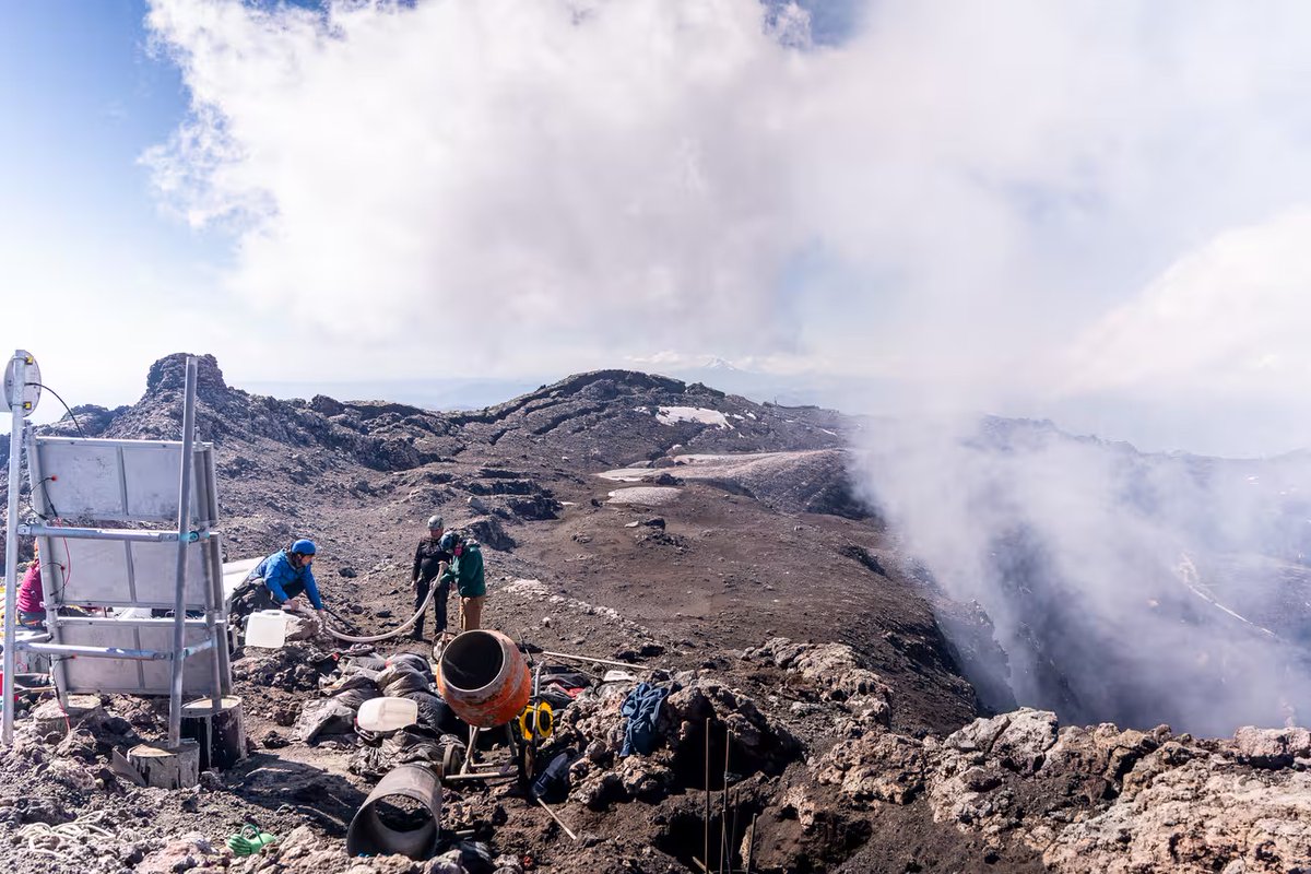 Columbia's tweet photo. Atop Chile's most dangerous active volcano, scientists from @LamontEarth battled extreme cold, high winds, and even flying balls of hot lava to successfully implement new eruption forecasting technology: https://t.co/uFDR0dgfgE @columbiaclimate https://t.co/cS46Xt4uPM