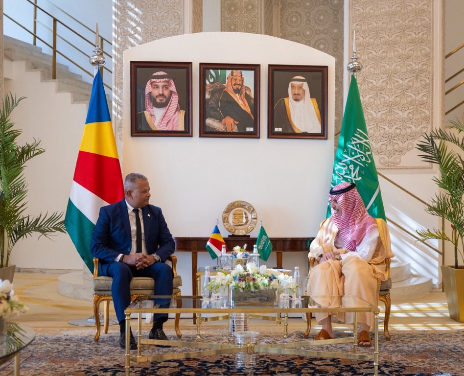 KSAmofaEN's tweet photo. #Riyadh | Foreign Minister HH Prince @FaisalbinFarhan received Vice President of the Republic of Seychelles Sebastien Pillay. https://t.co/tcu1LqVlSg