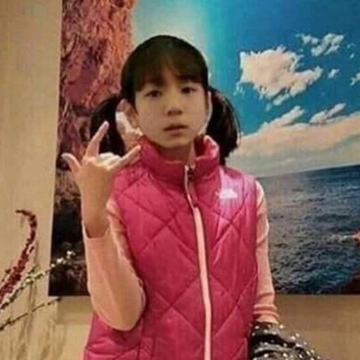 swyoobi's tweet photo. che que en bolas que estoy con lo del concierto, literal ella solo tiene una entrada y el sueño de conocer a sus 7 coreanos https://t.co/i6kC85um7d