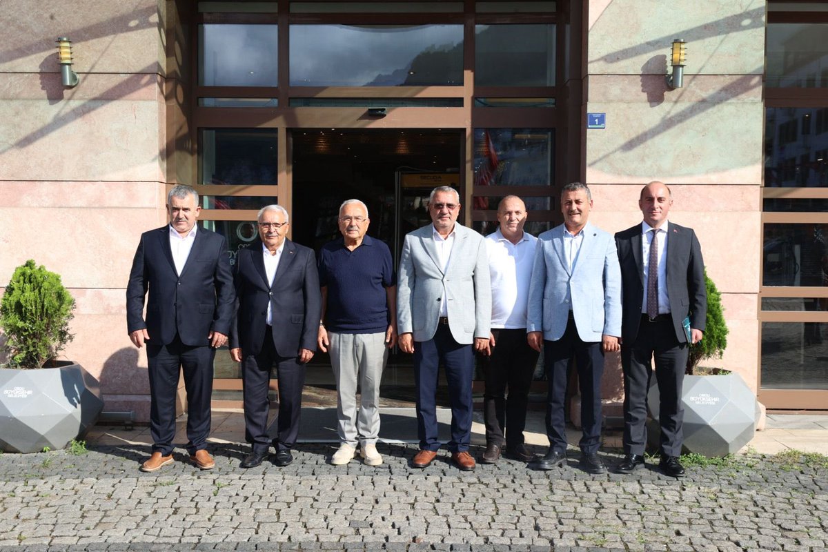 OrduBBld's tweet photo. Amasya Ziyaret Belediye Başkanı Ahmet Kemal Dayıoğlu, Amasya Göynücek Belediye Başkanı Kemal Şahin ve Amasya Hamamözü Belediye Başkanı Cihan Demir misafirimiz oldular.

Değerli misafirlerimize nazik ziyaretleri için teşekkür ederiz. https://t.co/X2qyxuAHgJ