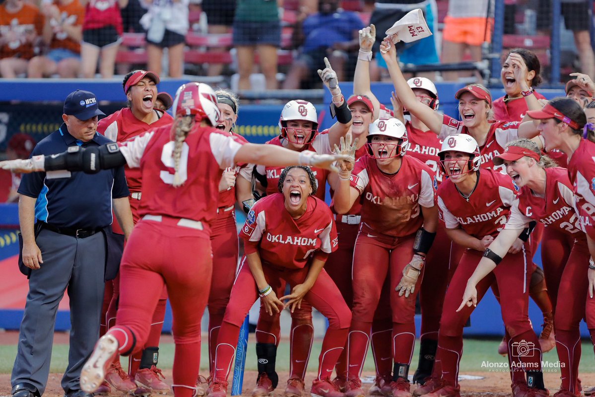 AlonzoAdamsOKC's tweet photo. Throwback Thursday to when I photographed OU Softball winning the 2022 Women’s College World Series and a cover I got from my coverage with @SInow #sooners #softball https://t.co/58mG4puNyh
