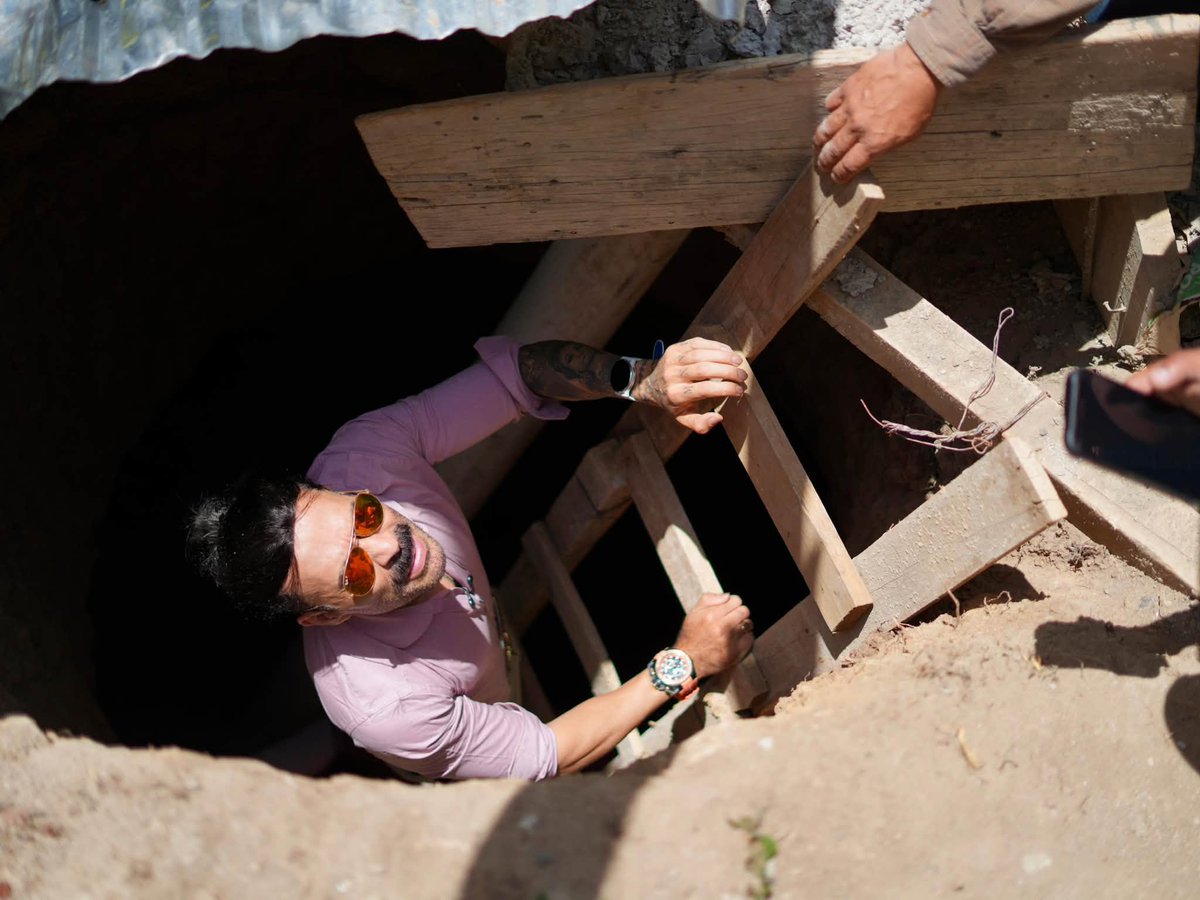 netobran's tweet photo. Miren como voy con el paso a desnivel Milagro!
Todo lo estoy haciendo bajo tierra!
Construcción de túneles y pozos para desfogar el agua que tendrá el paso a desnivel! https://t.co/kMEmRVCNEL