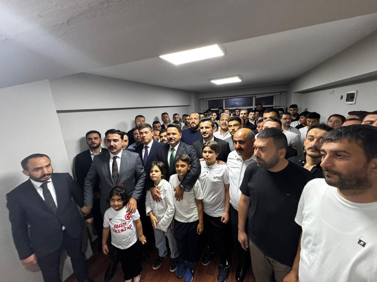 Aalparslandogan's tweet photo. Ülkü Ocakları Üsküdar İlçe Başkanlığına Umut Uzun atanmıştır. 
Kendisine yeni görevinde muvaffakiyetler diler geçmiş dönemlerde ocak başkanlığı yapan ülküdaşlarımıza teşekkür ederiz. https://t.co/D9m7xZrYj5