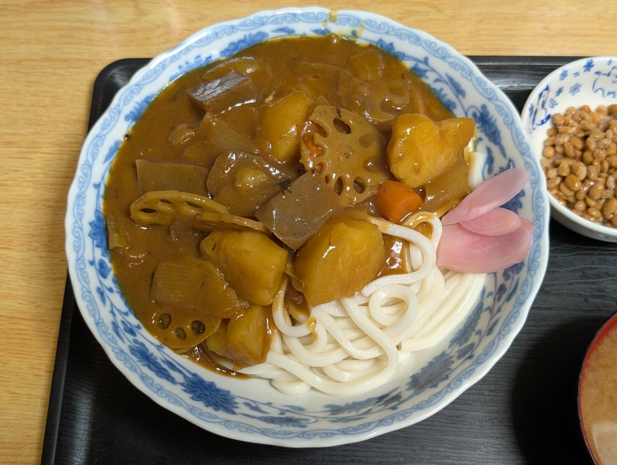 n164hiroshima's tweet photo. 昨日の夜食♪

「いろいろ疲れ果ててて食べ終わるとうっかり永眠したけど備蓄を最大限有効活用して作成し美味しく頂いたn流大盛りカレーうどん定食」 https://t.co/9Ajj19tdXd