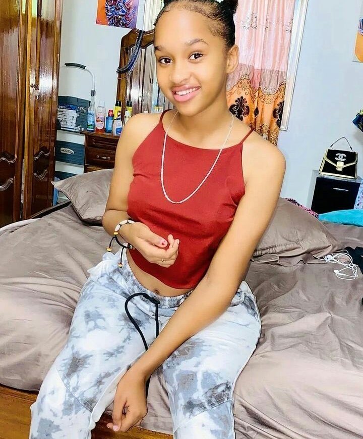 Babychasteqen's tweet photo. I'm 19, Do you love me 😗 💔 https://t.co/u9zcXevbaa