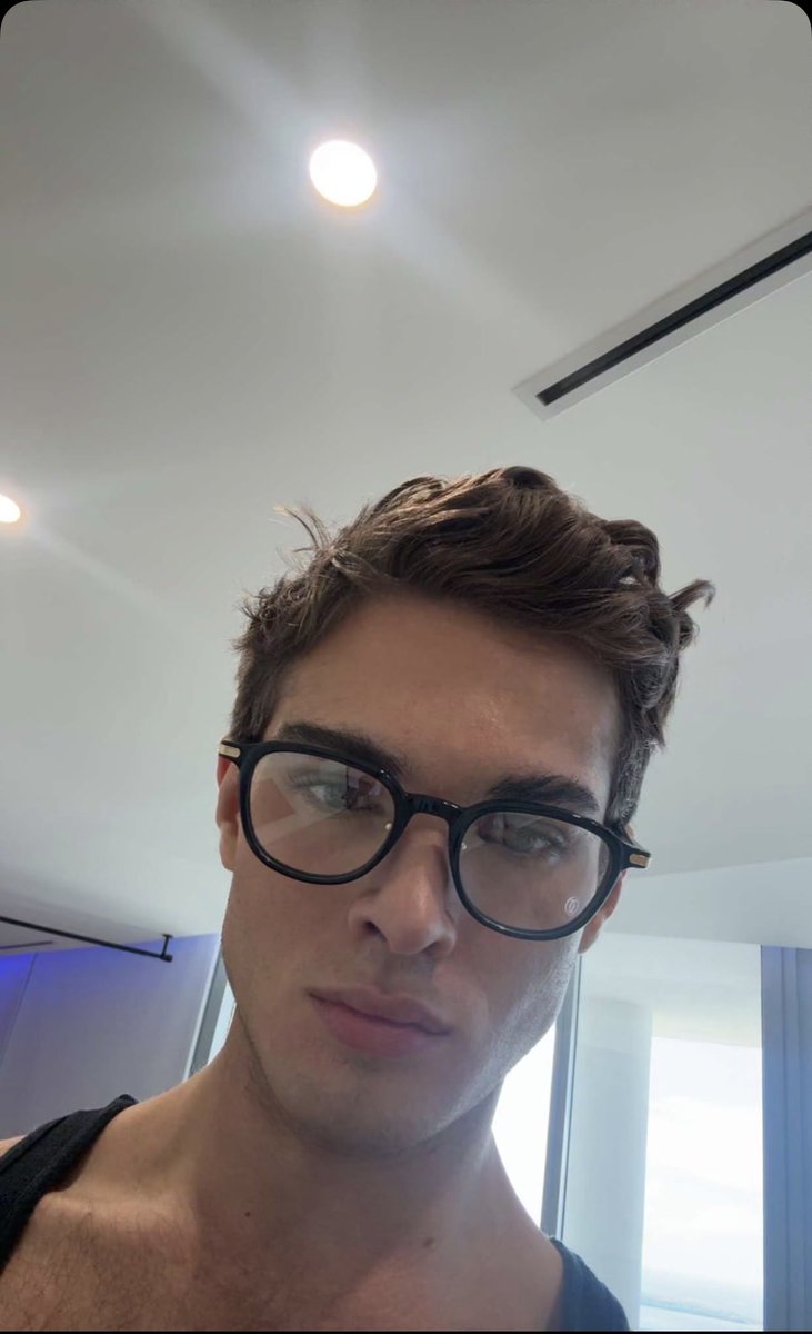 Clipsbyherc's tweet photo. True Clark Kent https://t.co/d1t2BVMXo6