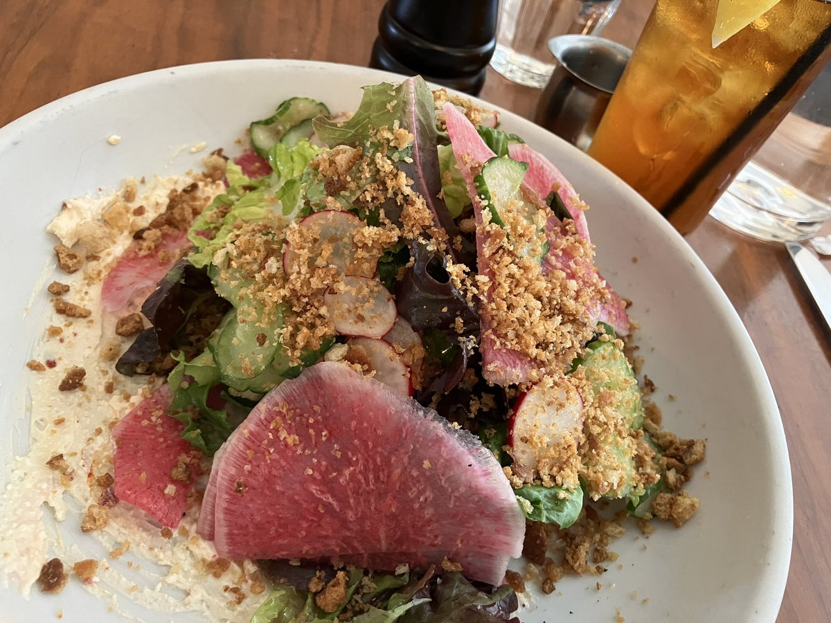 KlassicalKat_88's tweet photo. Possibly the prettiest salad I’ve seen. #LateLunch #FrenchRestaurant https://t.co/BSCFRusxuf