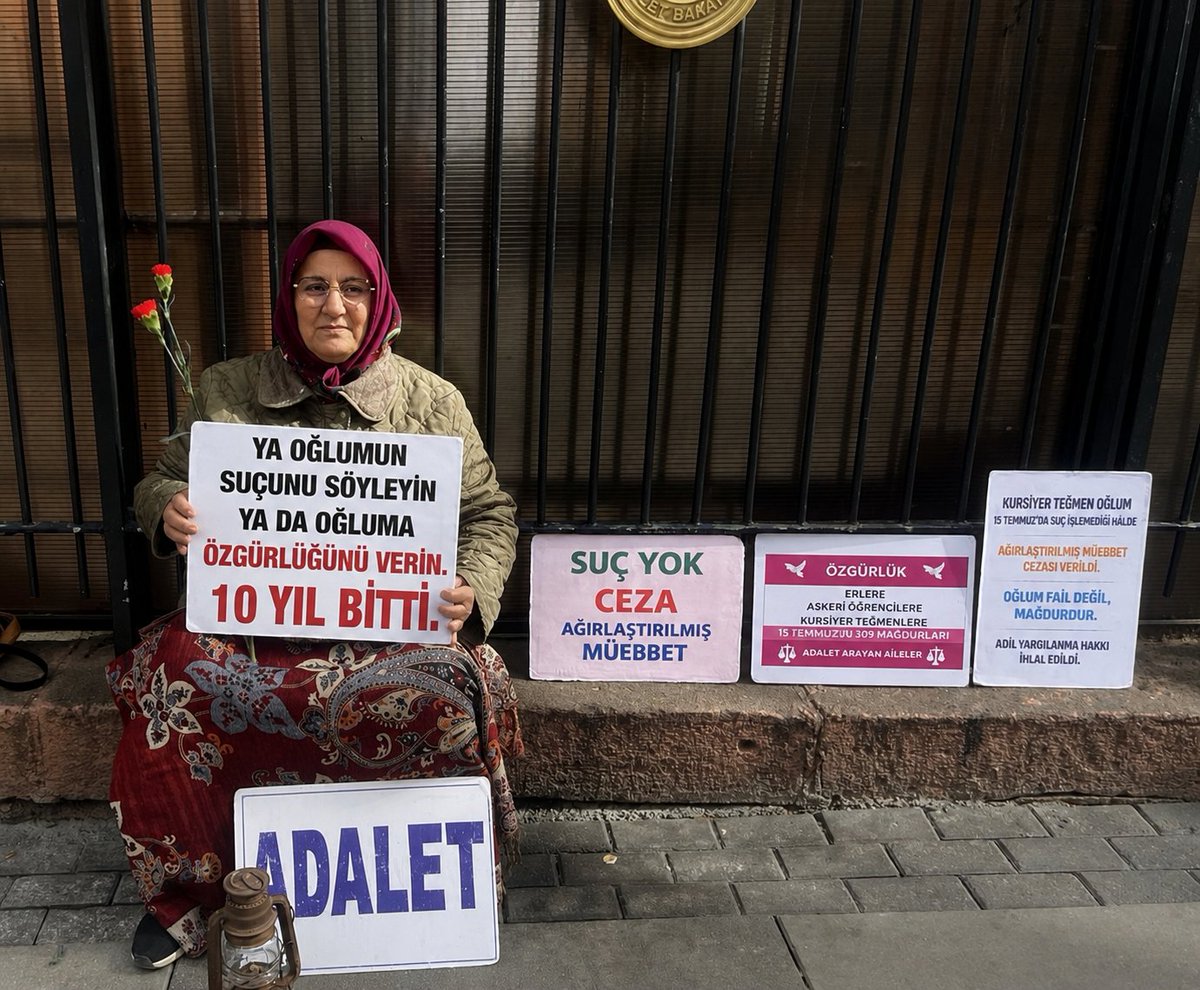 SevincCakir6's tweet photo. Ya oğlumun suçunu söyleyin ya da oğluma özgürlüğünü verin. 
10 yıl oldu, adalet aranıyor.

Bulan, gören varsa söylesin.
@avidrissahin @necmettincalisk 
@ComezTurhan @LutfuTurkkan @myeneroglu @gergerliogluof https://t.co/CkXZSs03d6