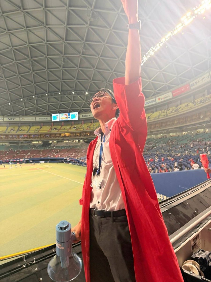 teamhigoi's tweet photo. 昨日の悔しい敗戦から一夜明け、気合を入れて臨んだ名古屋3戦目！
見事勝ち越しで終えることができました！
これもカープファンの大きな声援のおかげだと本気で思います！
CSへ向けて負けられない試合が続きますので引き続き大きなご声援よろしくお願いします！
各地から遠征ありがとう！！

はっせー https://t.co/DIbB5vg8D6