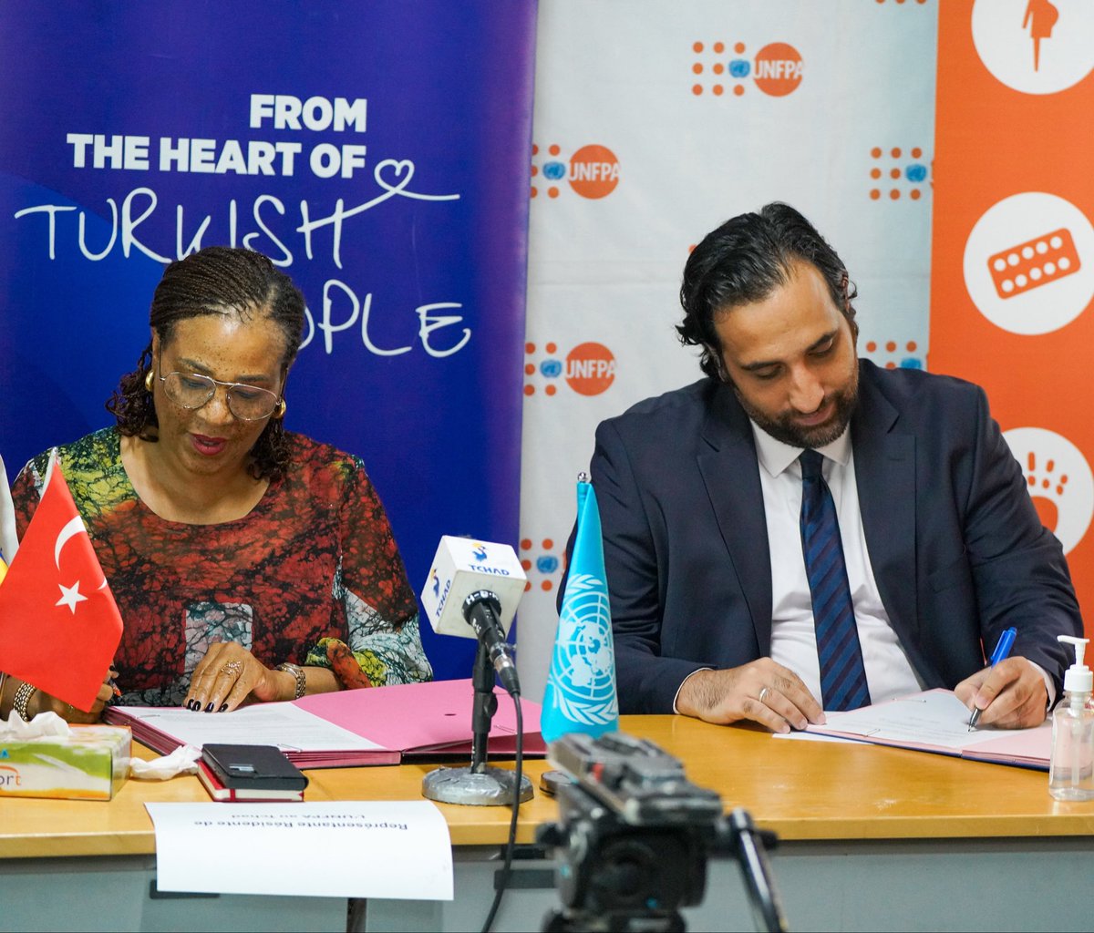 UNFPATCHAD's tweet photo. Signature d'un protocole entre la Représentante Résidente de l'UNFPA Tchad et le Coordinateur de TİKA, en présence de l'Ambassadeur de Turquie 🇹🇩🇹🇷, pour renforcer la santé sexuelle et reproductive des femmes et jeunes tchadiennes.
Ensemble, plus forts !

#UNFPATchad #TİKA https://t.co/A5Q85Js6WB