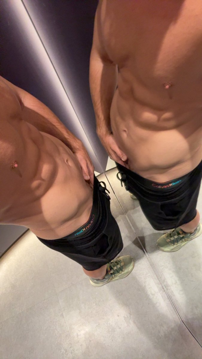 szabyest's tweet photo. Shall I take it off or leave it on? 😏You can take it off on my page 😝 #onlyfansde
#nfsw
#chudai
#ofboys https://t.co/zZNTqEbvAh