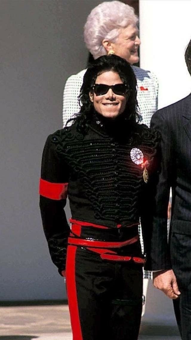 buckymfbarnes's tweet photo. michael jackson visiting the white house on april 5th, 1990 i love you https://t.co/xil1C4Hnxm