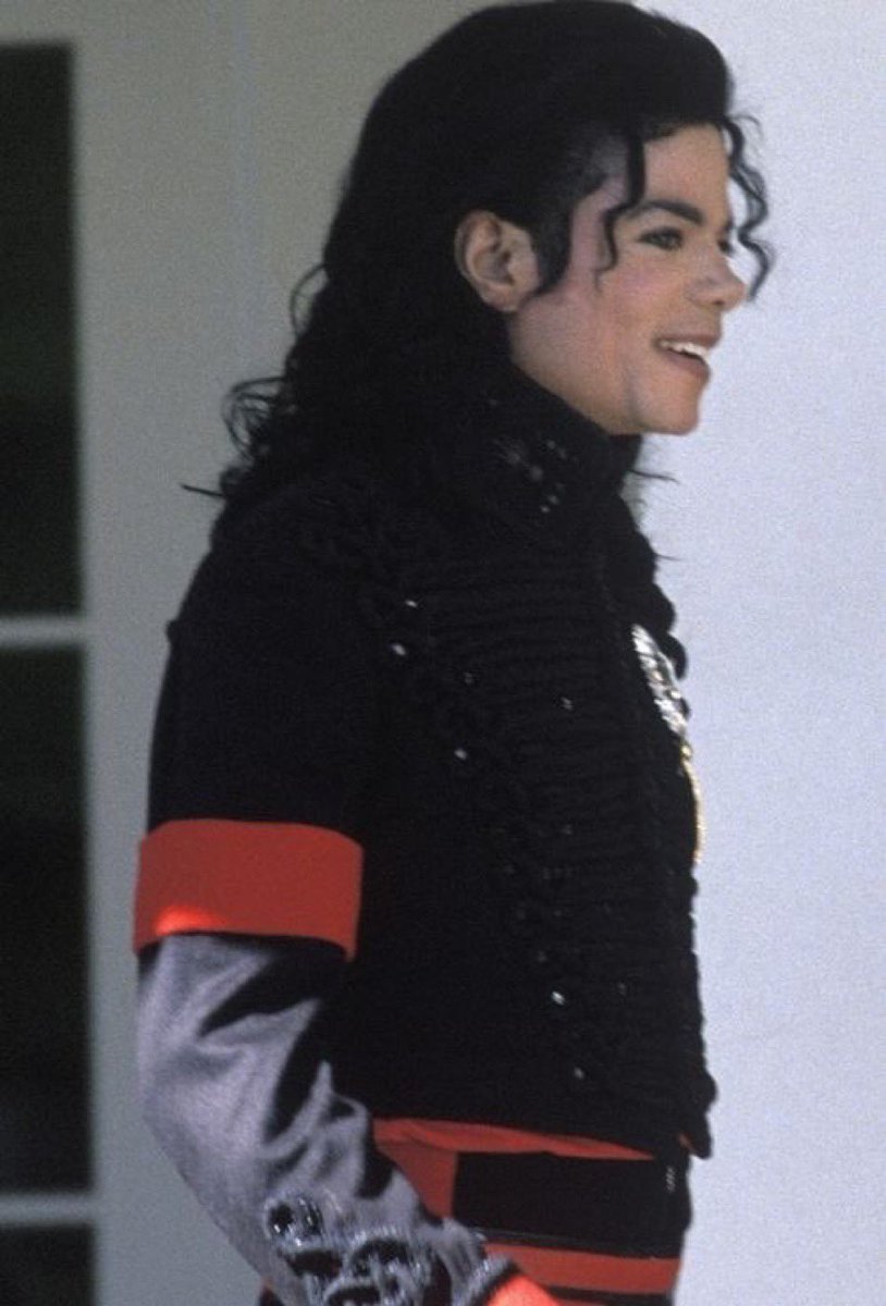 buckymfbarnes's tweet photo. michael jackson visiting the white house on april 5th, 1990 i love you https://t.co/xil1C4Hnxm