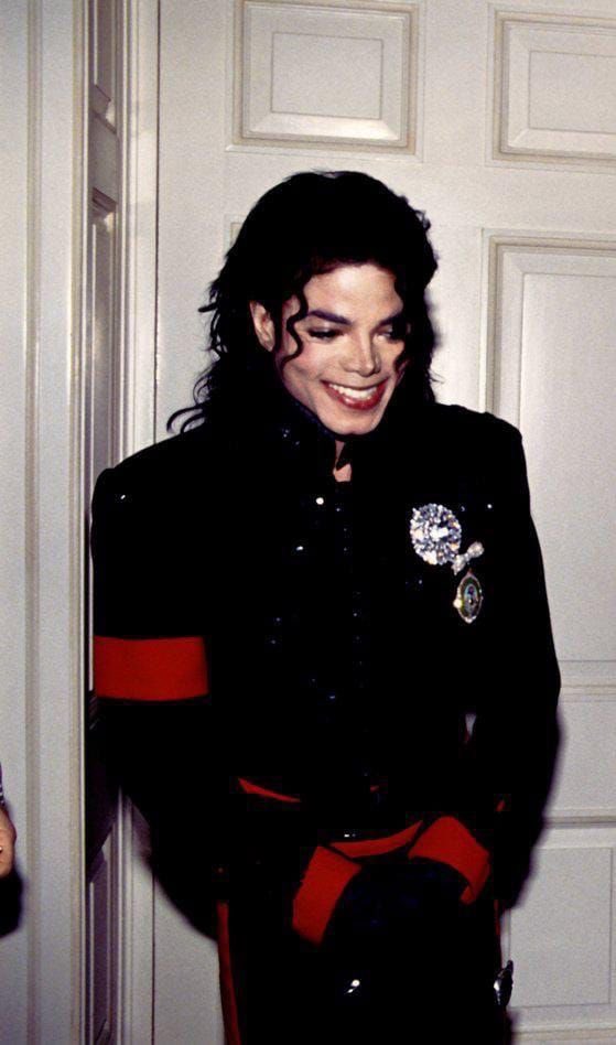 buckymfbarnes's tweet photo. michael jackson visiting the white house on april 5th, 1990 i love you https://t.co/xil1C4Hnxm