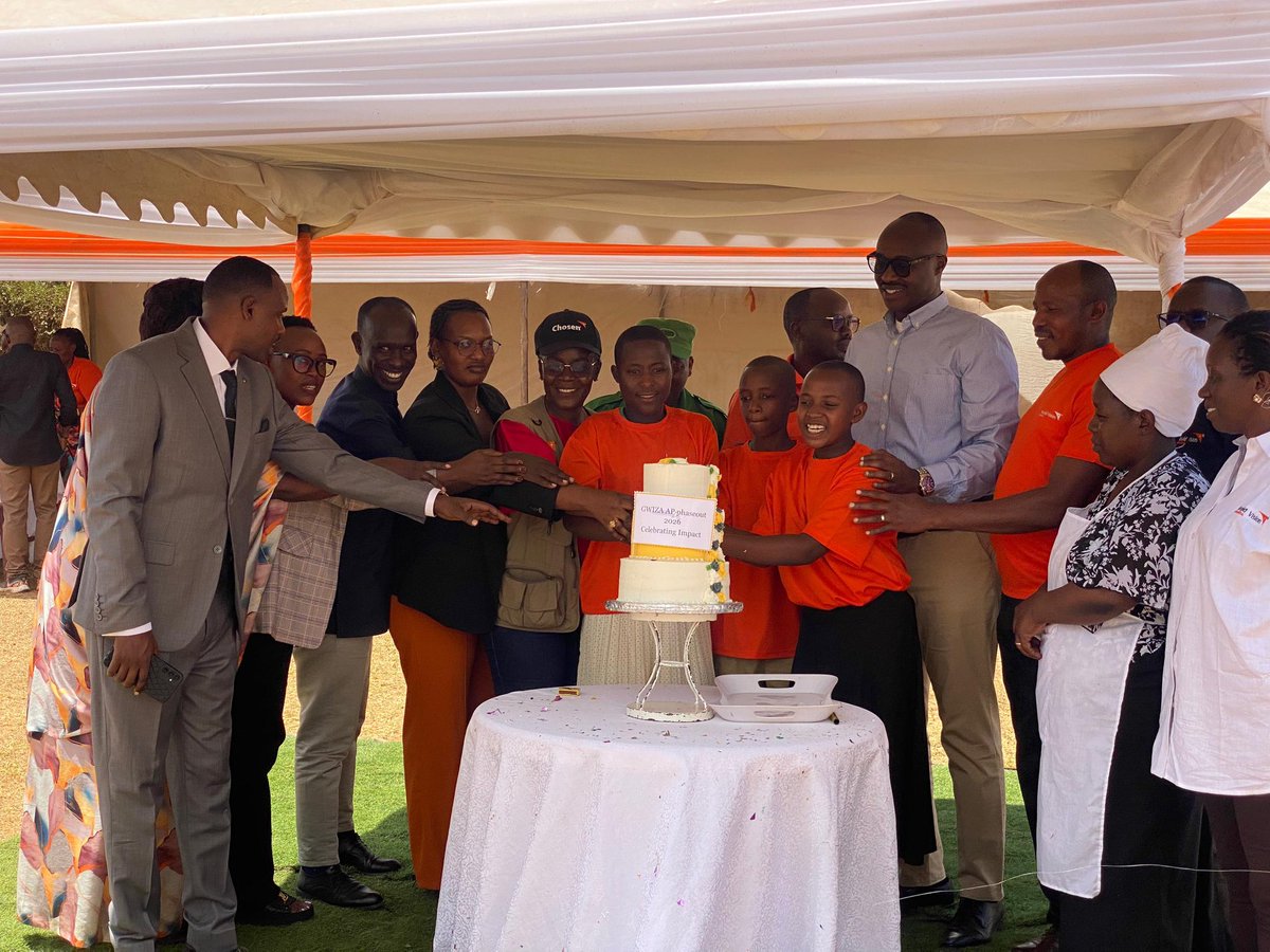 KayonzaDistrict's tweet photo. Uyu munsi, Guverineri w’Intara y’Iburasirazuba, Pudence Rubingisa, ari kumwe n’Umuyobozi w’Akarere w’Agateganyo, Hategekimana Fred n’Umuyobozi Mukuru wa @WVRwanda bitabiriye umuhango wo gusoza Umushinga w’Iterambere wa Rukara-Gwiza washyizwe mu bikorwa ku bufatanye na @WVRwanda. https://t.co/KOnd5AcQaG