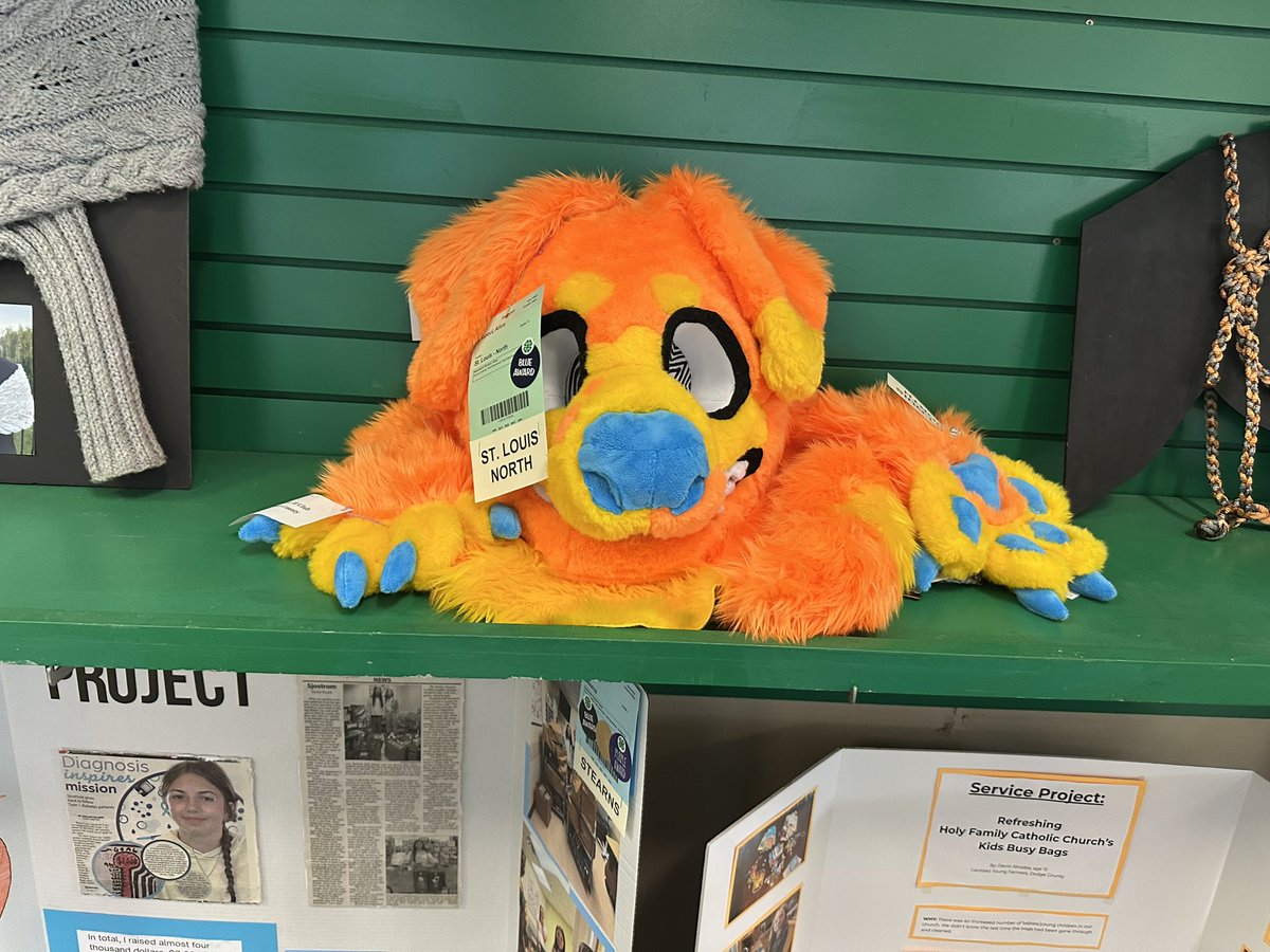 YELLOWLIGHTR's tweet photo. FURSUIT AT THE MN STATE FAIR!!! https://t.co/Hgmm6jHsXG
