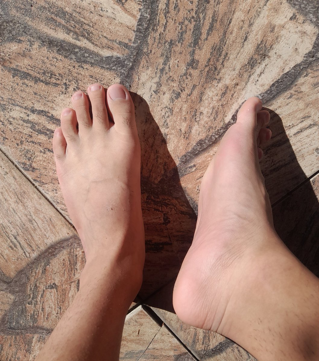 Fallen_Sttar_'s tweet photo. Auge do absurdo sentir tesão nos próprios pés https://t.co/0IgQeYi5WO