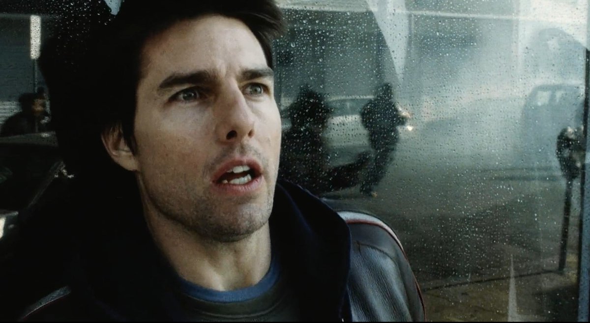 RockenbachFabio's tweet photo. O acontecimento, em Guerra dos Mundos, em 2005, já era tratado como uma escolha entre o que ver e como ver. Entre sempre ter algo entre o homem e o acontecimento. De um lado, pro Spielberg, uma maneira de evitar o corte e nos colocar lado a lado com quem vê e o que se vê (+) https://t.co/Dn1ti4q8Hq