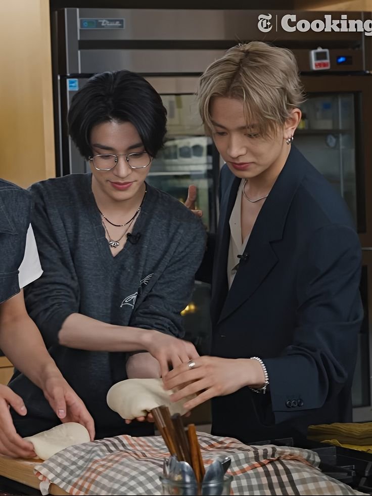 0v3rf1ow's tweet photo. they were giving so parents this day https://t.co/XJJqrW3jYs