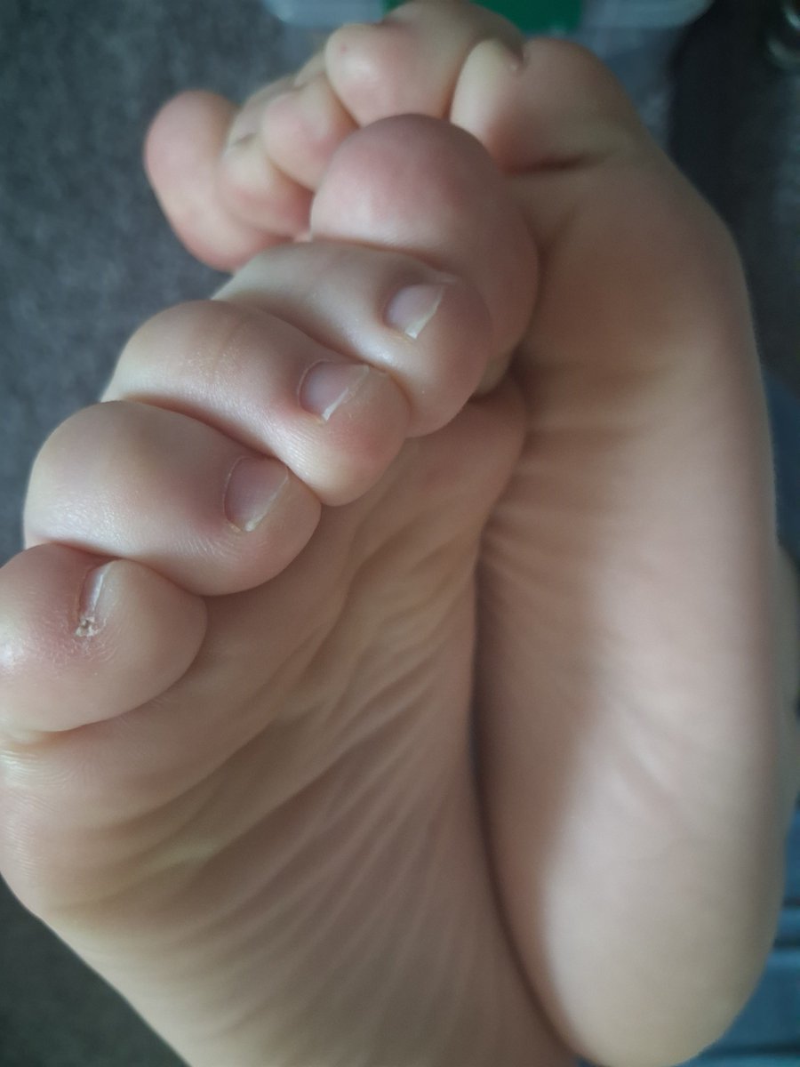 GoddessRose926's tweet photo. Relaxing around the house #feet #baresoles #soles https://t.co/BavdjaerQD