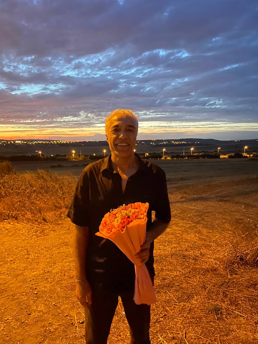 ozkazanacak's tweet photo. 3 Şubat’tan bu yana tutsak edilen sosyalistler BEKSAV Eş Başkanı Ahmet Uçar, Emrah Topaloğlu ve Serdal Işık bugün görülen duruşmalarda tahliye edildi.

Hoş geldiniz 💐 https://t.co/HE76Hjyunj