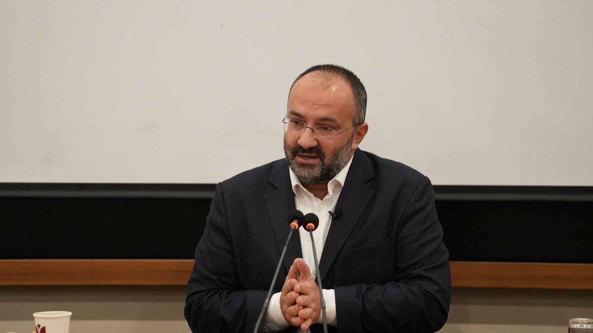 mahfildijital's tweet photo. 🔴 Taha Kılınç:

Hâlâ Çin'in daveti ve ağırlamasıyla Doğu Türkistan'a gidip aynı tuzaklara düşenler var. Gerçekten inanılmaz. 

Karnınızı doyurmaya mı çalışıyorsunuz? Doyuralım. Gezmek mi istiyorsunuz? Gezdirelim. 

Paranız mı bitti? Cebinize harçlık koyalım. Yeter ki şu ucuz ve çirkin tiyatroya figüran olmayın.